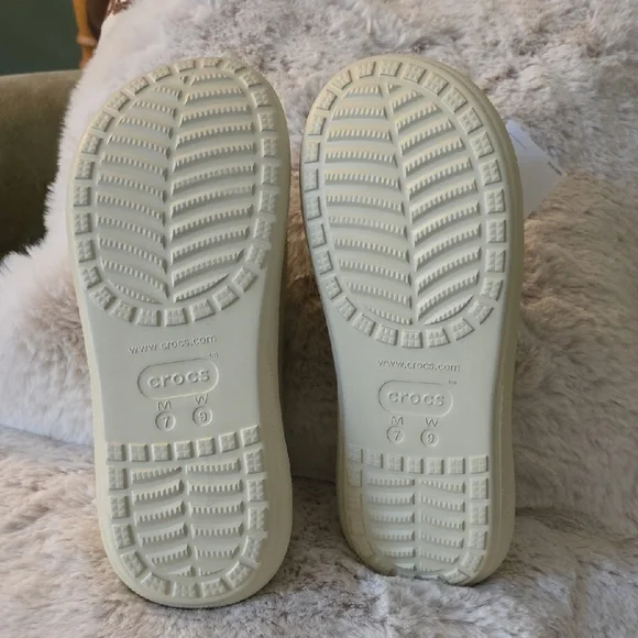 NWT CROCS Light Cream Slide Sandals-Sizes 10, 9 and 6 - Picture 3 of 3
